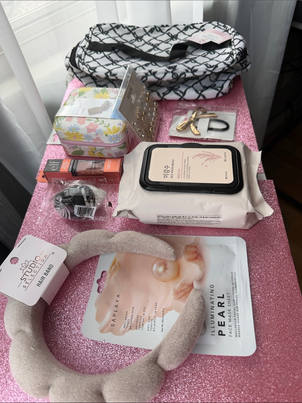 Travel beauty bag/Jewelry box, and other goodies as seen in photos. - Picture 3 of 4